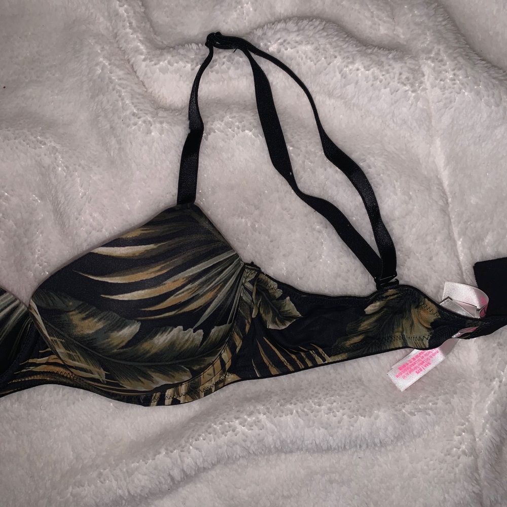 Sexy Victoria's Secret padded bra - Picture 3 of 5